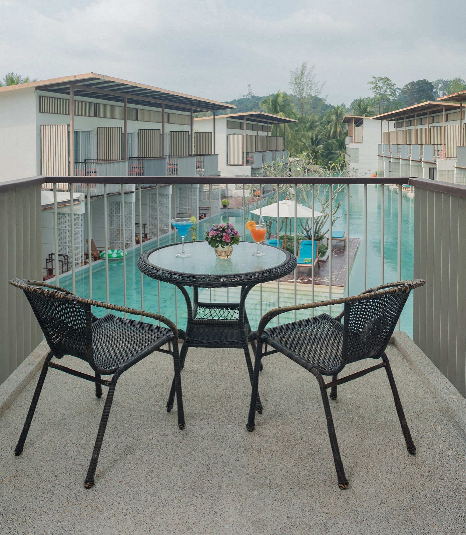 Deluxe Pool View