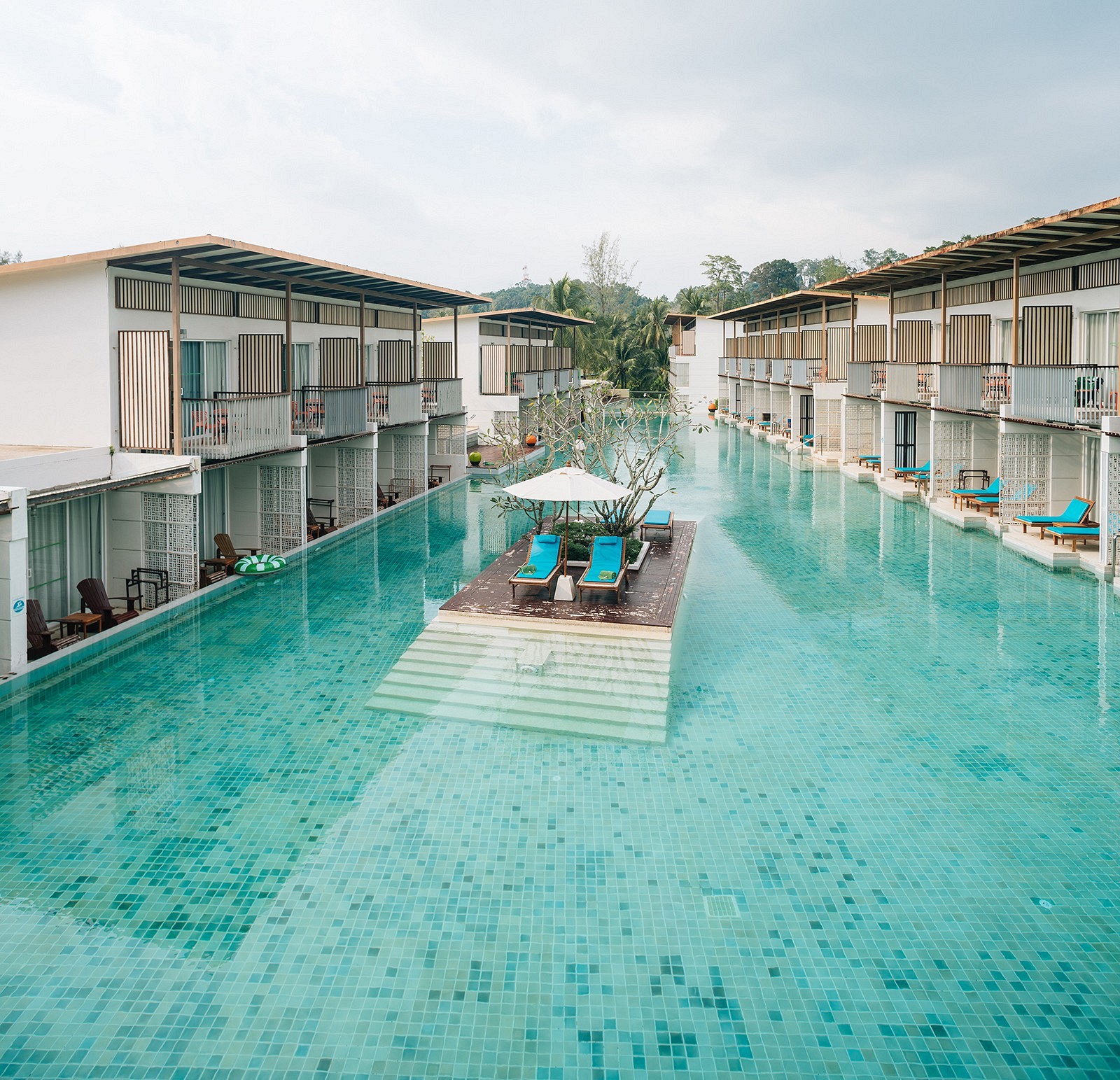 Deluxe Pool View