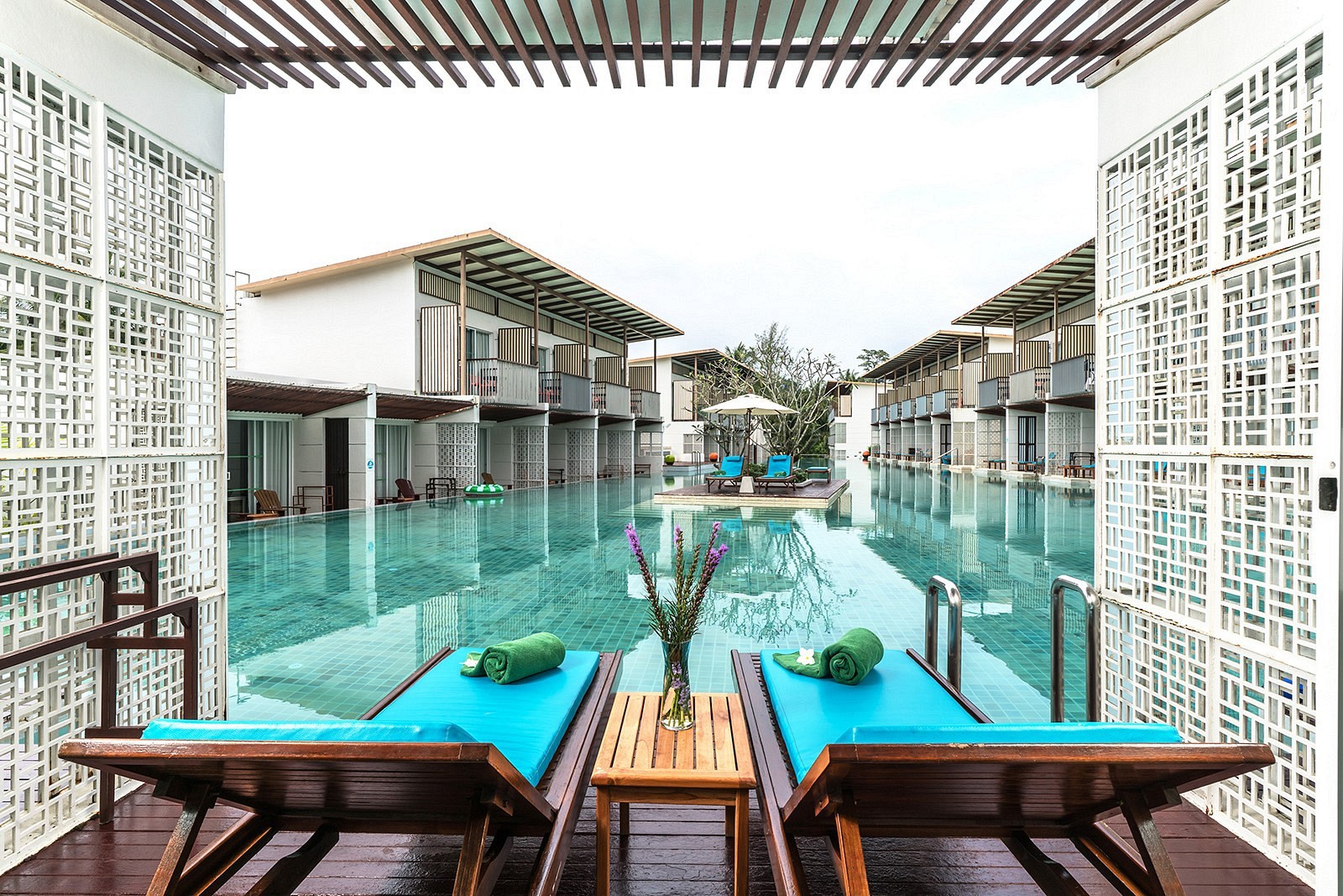 Pool Side Wing