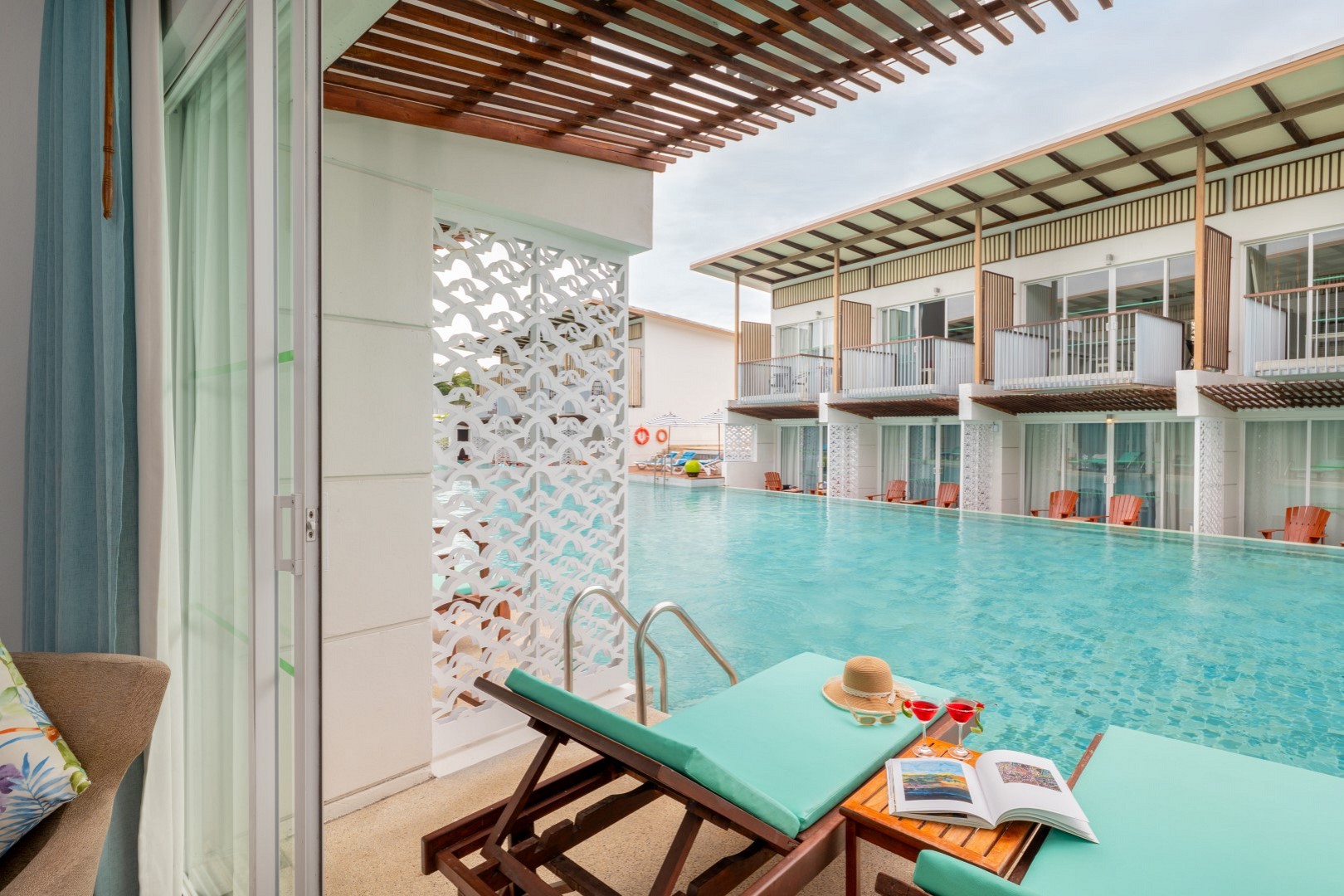 Deluxe Pool Access