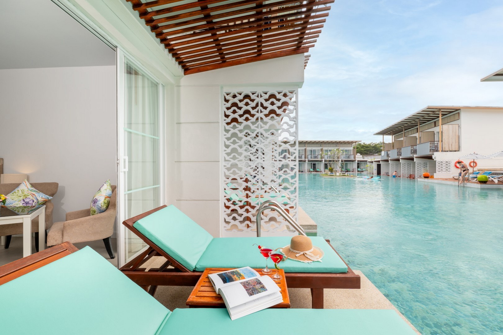 Deluxe Pool Access
