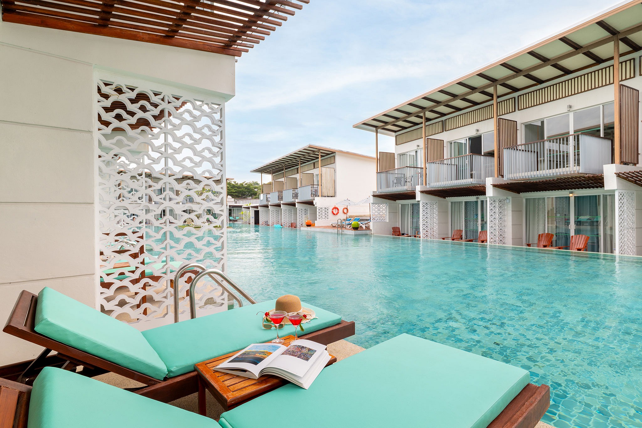 Pool Side Wing